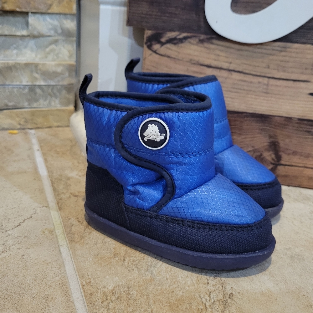 Crocs Infant Nylon Blue Boots Size 3. Pre-owned Good Condition No Rips or Tears